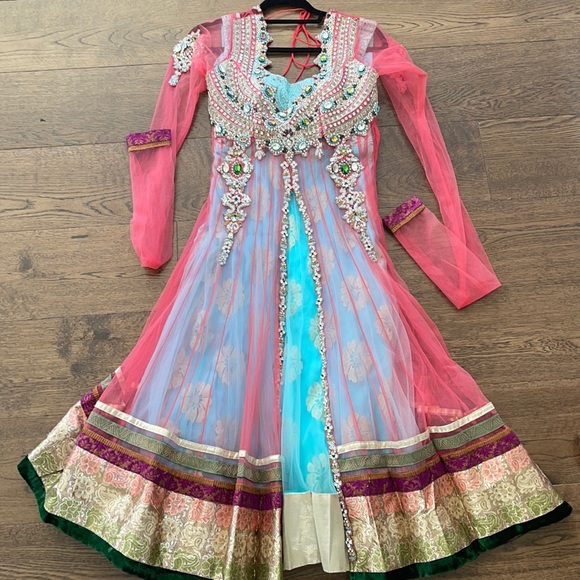 Indian suit - Picture 1 of 7